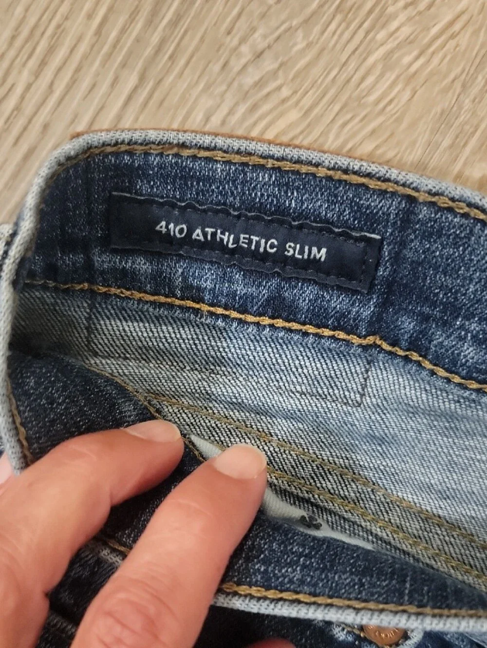 Lucky Brand Men's Slim Straight Jeans  Blue Wash Size 34x30. 410 Authentic Slim.